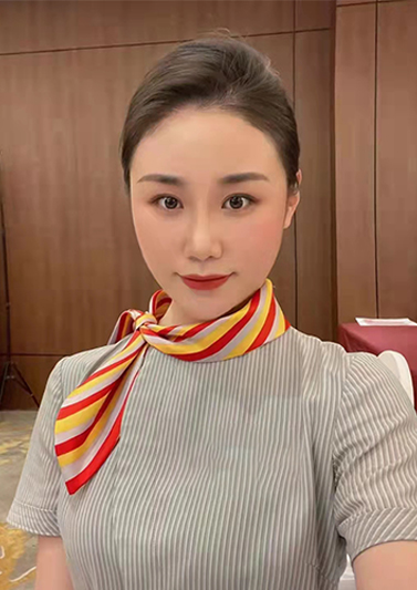 鲁晓莉 现为福州航空乘务员(图1)