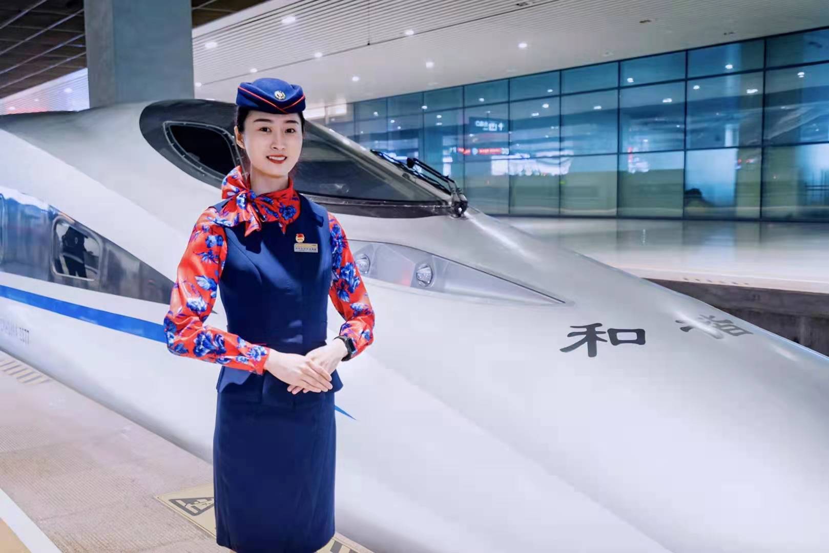 王慧颖 现为郑州客运段高铁三队乘务员